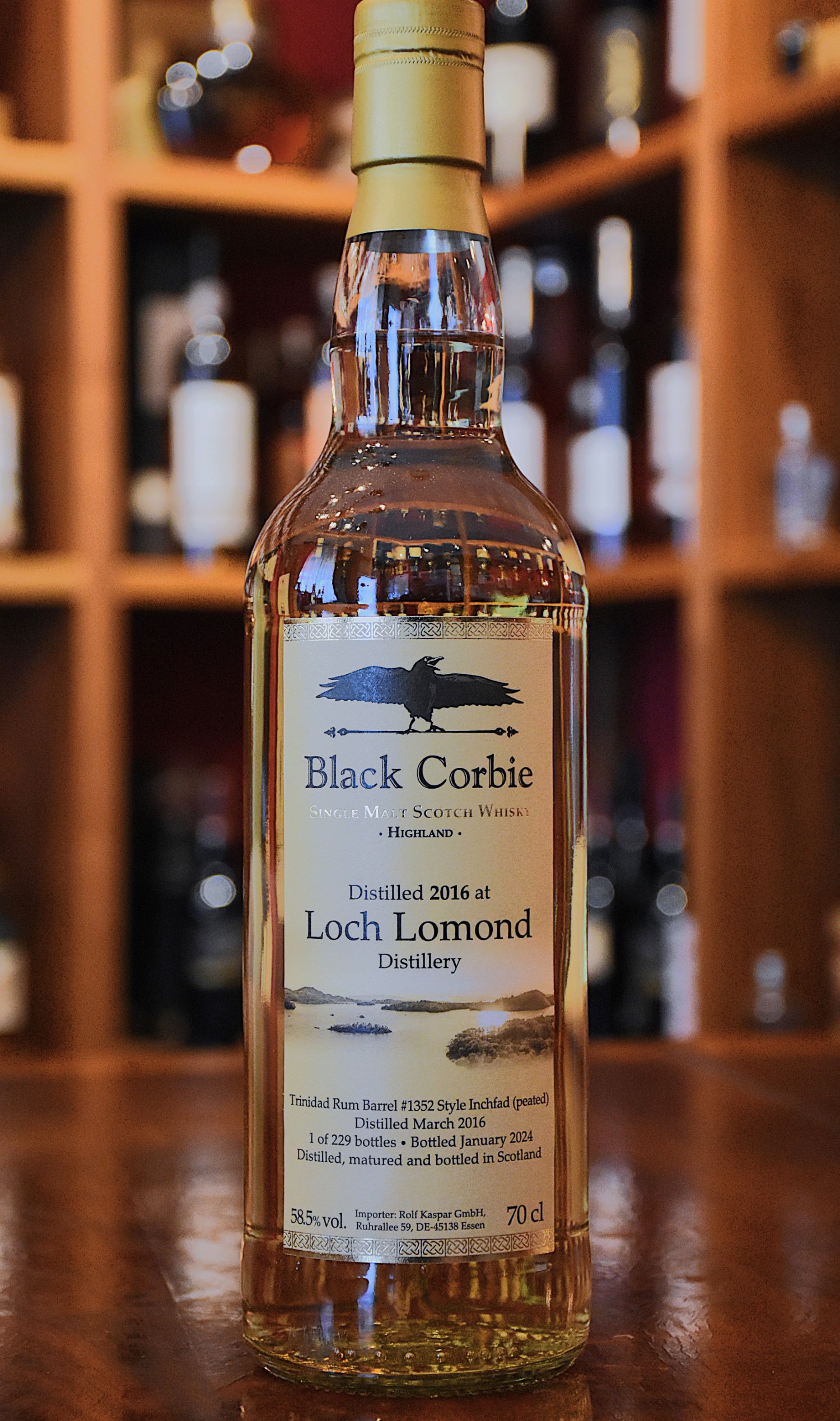 Black Corbie Loch Lomond "Inchfad" 2016, 7 y.o. - Trinidad Rum Barrel, #1352, 58,5% Alc.Vol., Rolf Kaspar GmbH Black Corbie Loch Lomond "Inchfad" 2016, 7 y.o. - Trinidad Rum Barrel, #1352, 58,5% Alc.Vol., Rolf Kaspar GmbH