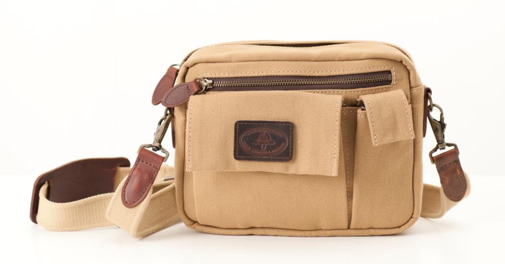 MAN BAG (25 x 20 x 7cm) MAN BAG (25 x 20 x 7cm)